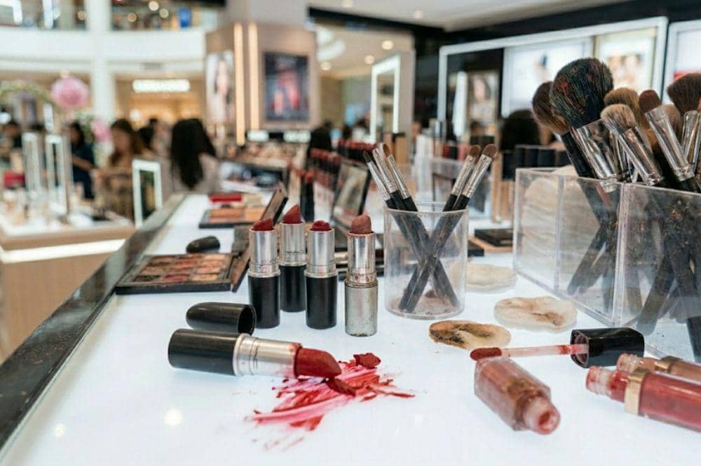 Waspada Bahaya Tester Makeup di Mal, Bisa Picu Infeksi Kulit! 3.jpg