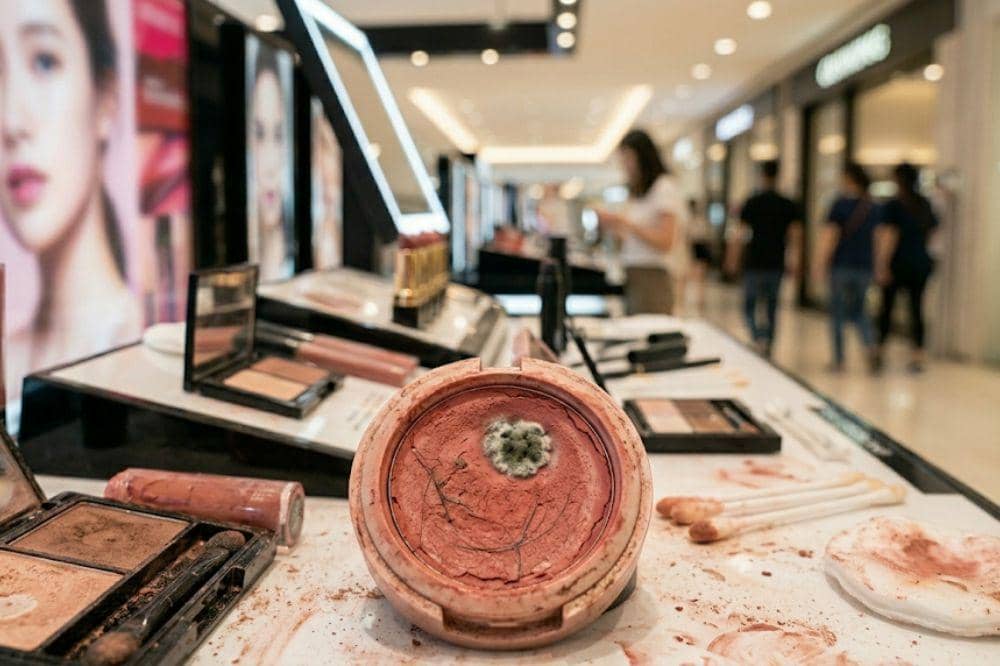 Waspada Bahaya Tester Makeup di Mal, Bisa Picu Infeksi Kulit! 7.jpg