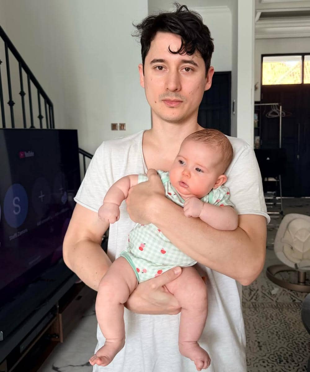 Foto kedekatan Nino Fernandez dengan anak pertamanya