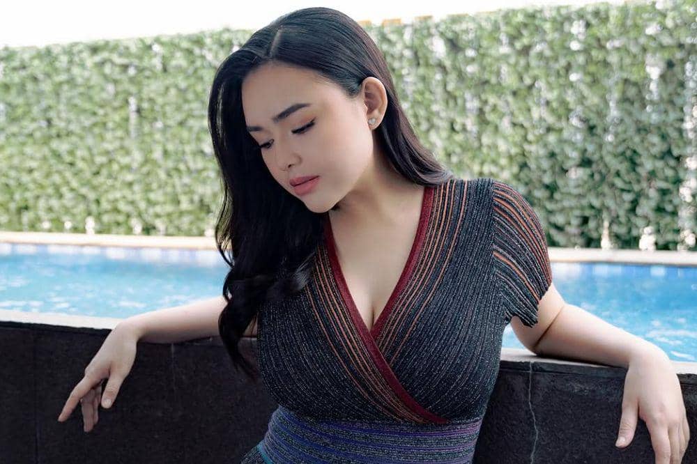 Intip Gaya Amanda Manopo Pamer Body Goals Dua Minggu Pasca Lahiran