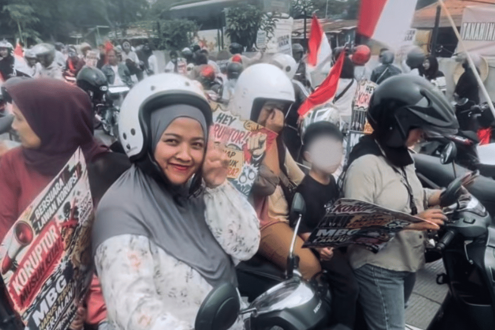 Anak-anak diajak untuk berdemo 
