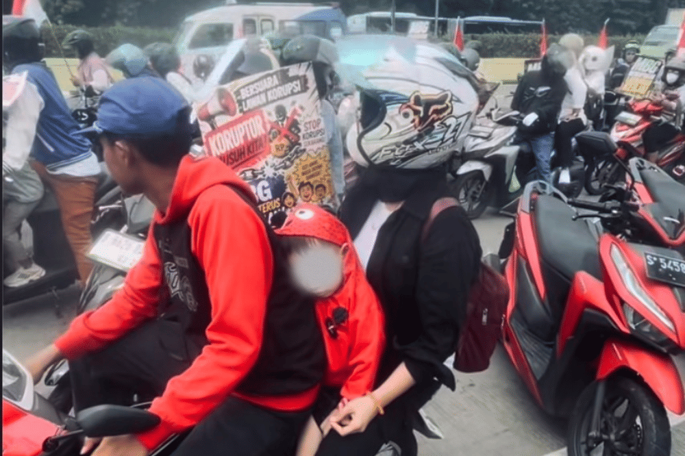 Anak-anak berdemo