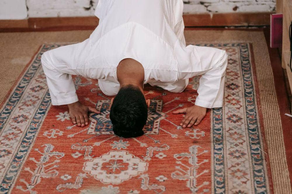10 Waktu Mustajab untuk Berdoa agar Hajat Cepat Terkabul