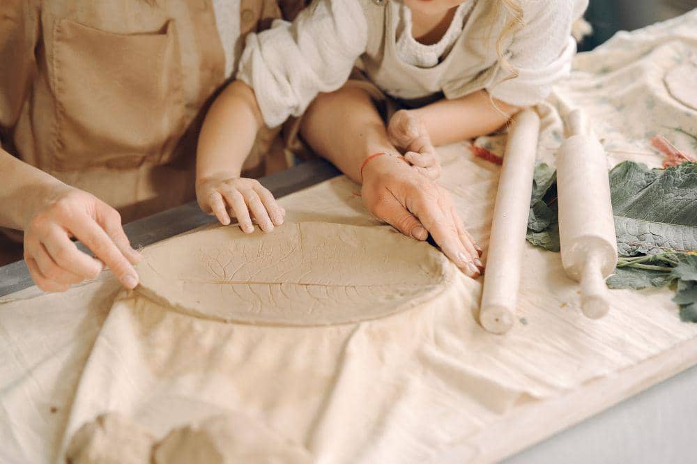 bermain clay