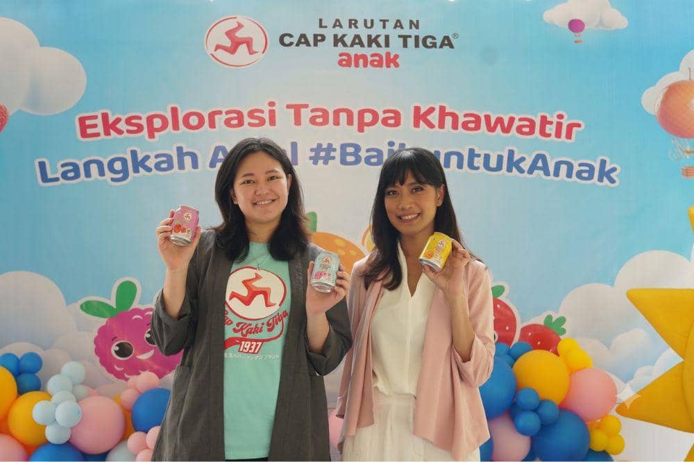 Jesica Christianty dan Saskhya Aulia Prima