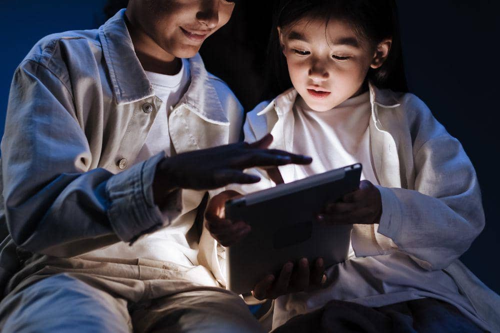 10 Tanda Anak Kecanduan Gadget yang Perlu Diwaspadai Orangtua