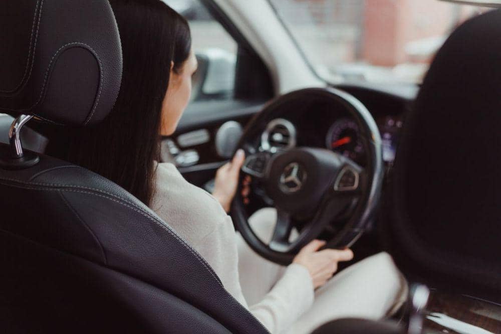 7 Penyebab Jok Mobil Kempes Sebelah