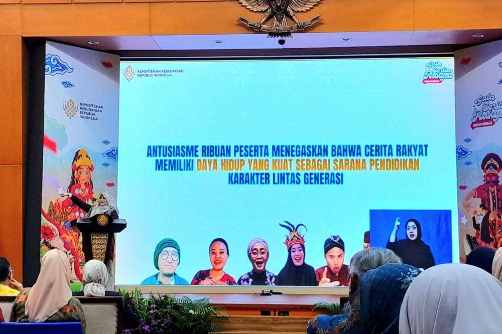 Bunda Neno Warisman selaku Staf Ahli Menteri Kebudayaan RI dalam puncak apresiasi karya Gala Cerita Rakyat Indonesia 2026