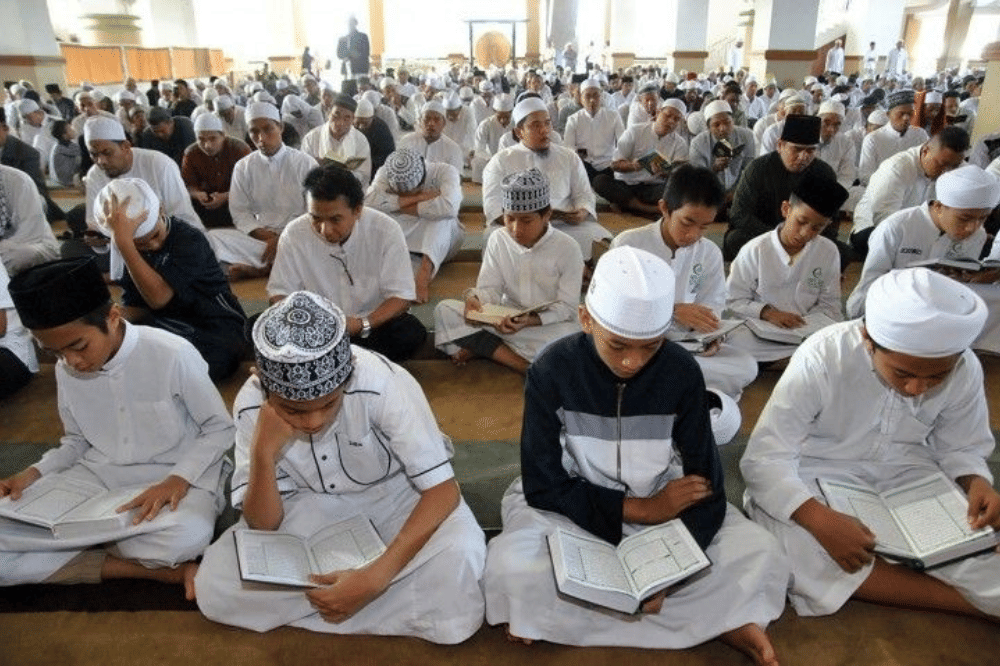 Anak-anak yatim mengaji bersama 