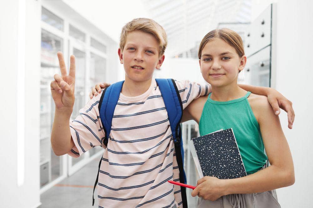 Cara mengatasi anak yang tidak punya teman di sekolah adalah ajarkan untuk pada kualitas teman