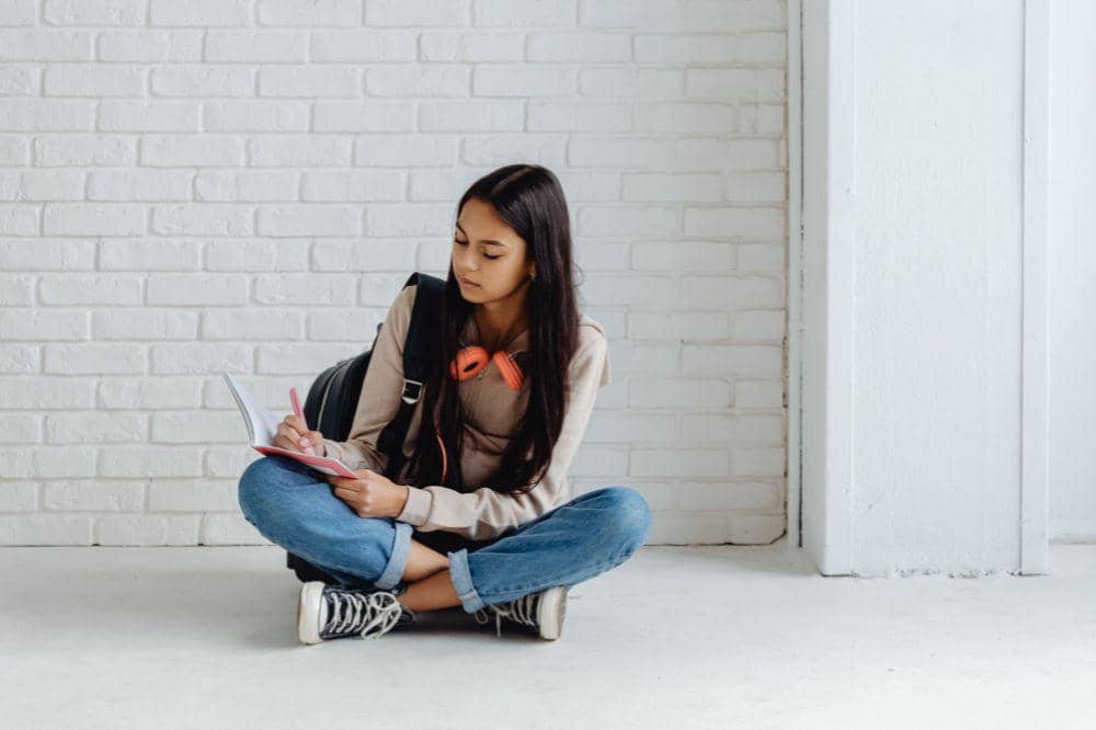 Pahami jika anak introvert ingin menyendiri