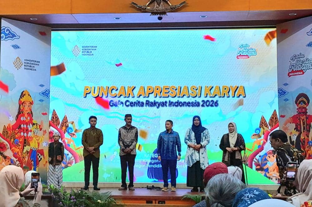 Penyerahan apresiasi acara Puncak Apresiasi Karya Gala Cerita Rakyat Indonesia 2026