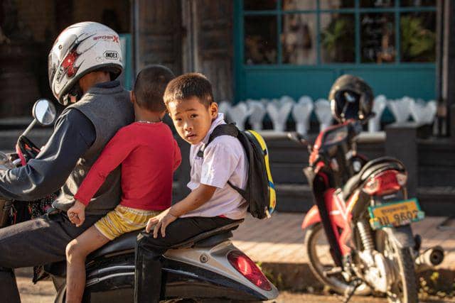 Kenangan hari pertama sekolah akan selalu membekas dalam ingatan anak