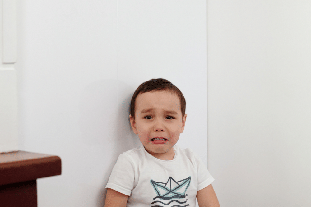Seorang anak menangis