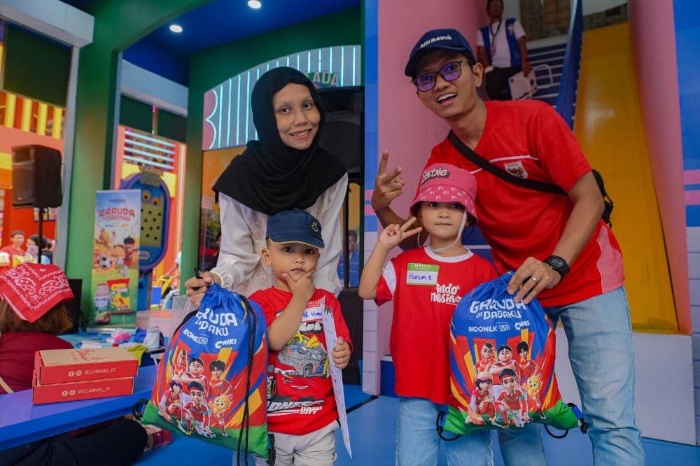 Peserta dan keluarga di Meet and Greet Garuda di Dadaku di JFK