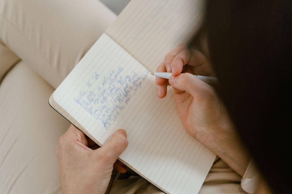 20 Ide Prompt Journaling (5).jpg