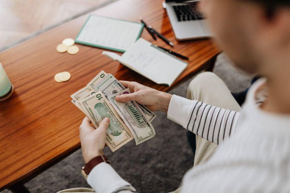 7 Ide Pekerjaan Freelance dengan Gaji Dolar, Cari Cuan Cuma di Rumah!