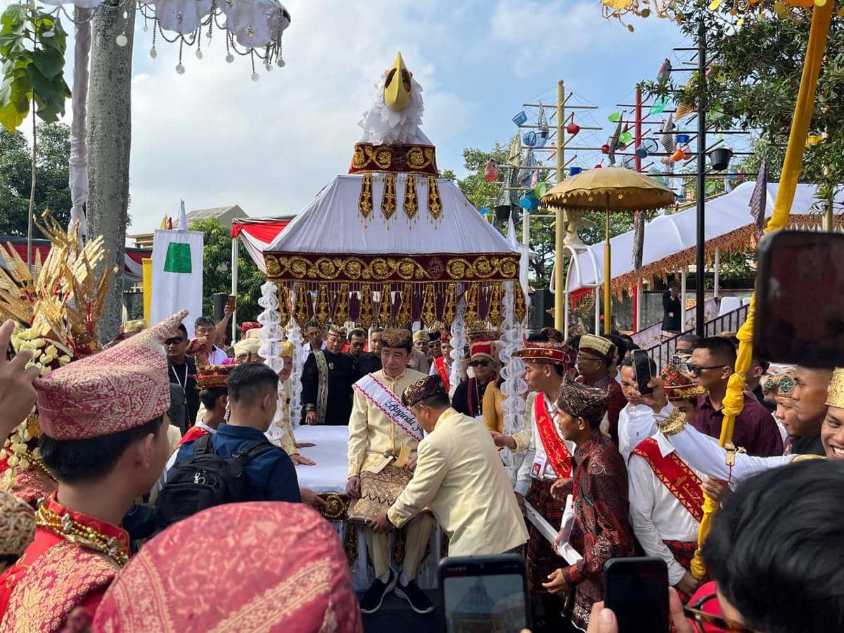 Viral Jokowi Injak Kepala Kerbau, Ini Maknanya dalam Adat Lampung