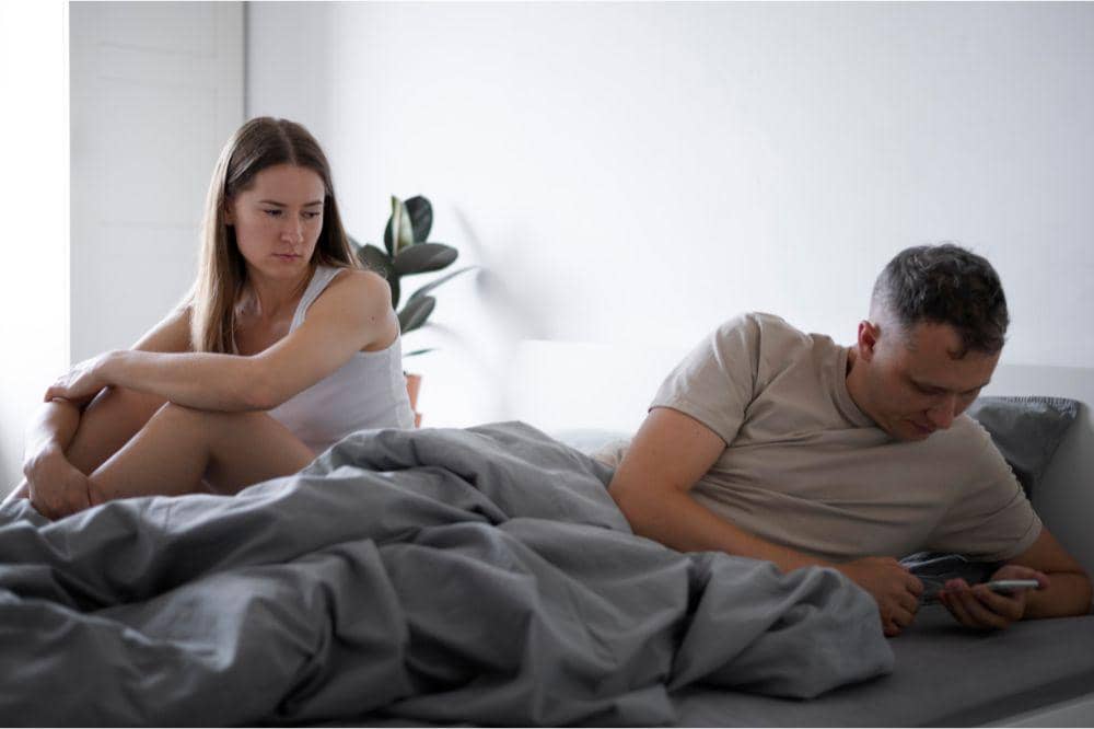 7 Ciri Pasangan Selingkuh dengan Mengganti Nama Kontak Selingkuhan