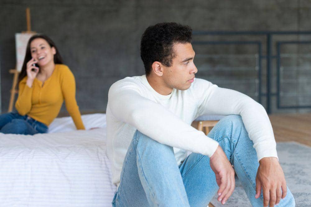 7 Ciri Pasangan Selingkuh dengan Mengganti Nama Kontak Selingkuhan
