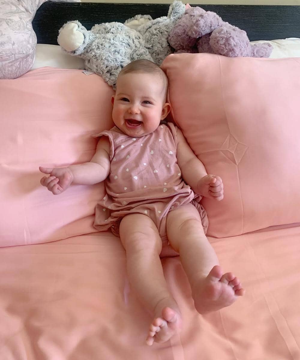 Foto Kaia anak Steffi Zamora dan Nino Fernandez saat tertawa gemas