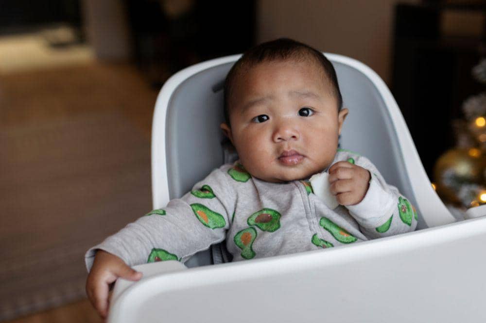 Perbedaan gumoh, refluks, dan GERD pada bayi