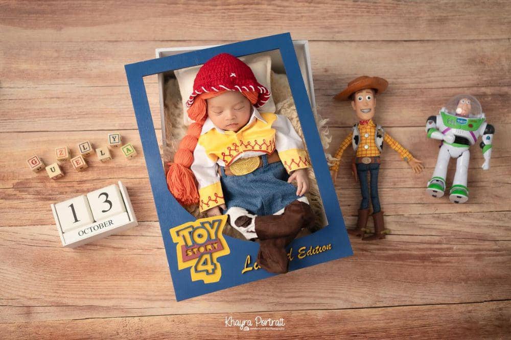 Baby girl tampil sebagai Jessie edisi terbatas