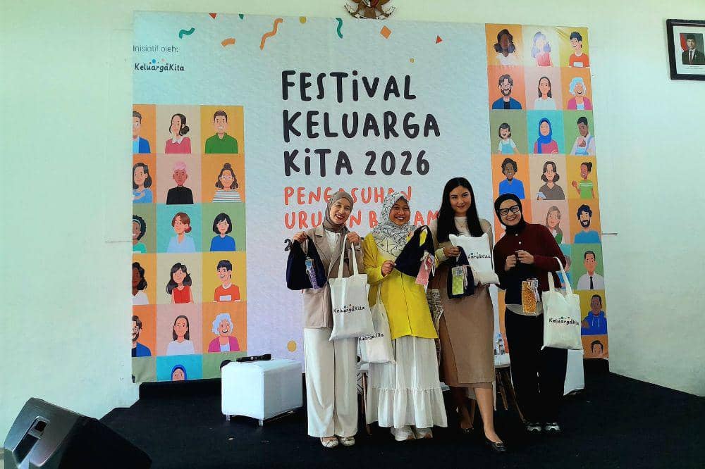 Mengapa Beban Pengasuhan Selalu di Mama? Dilema Jati Diri dan Karier