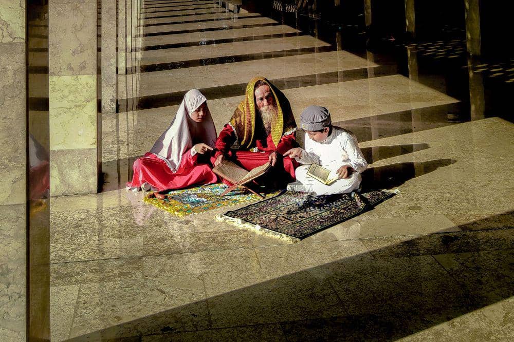 Cara berbicara yang baik kepada anak menurut Islam adalah dengan berbicara dua arah