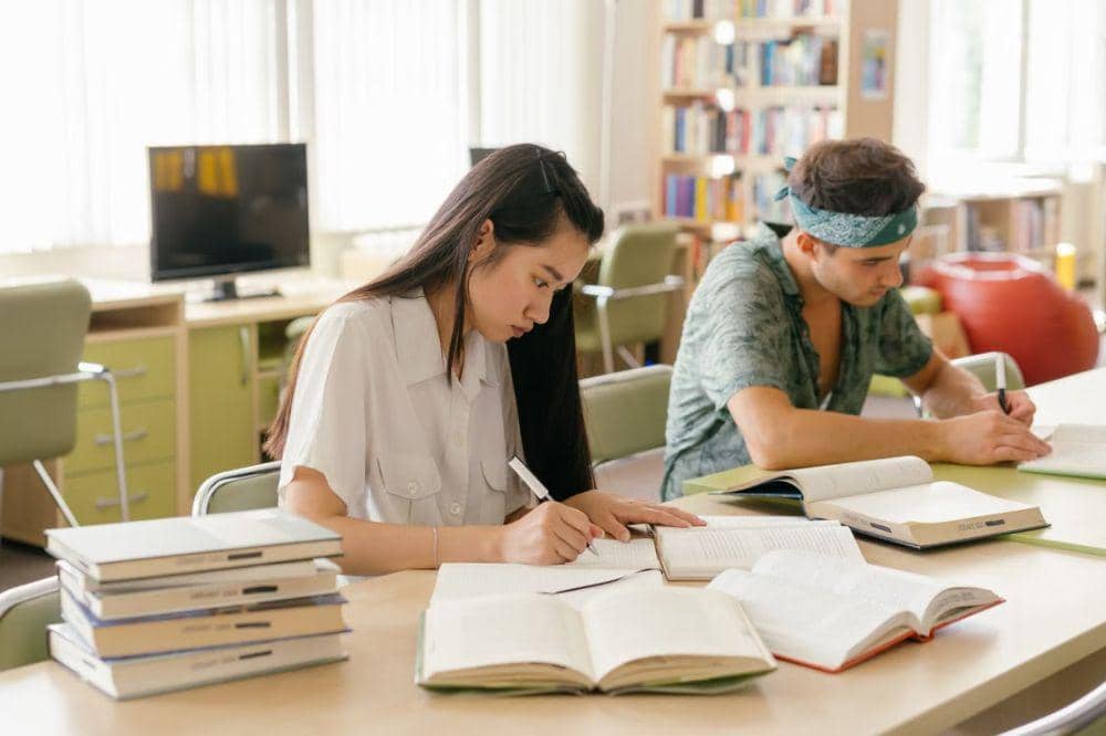 10 Jurusan Kuliah Paling Unik di Dunia, Ada Ilmu Rumput!