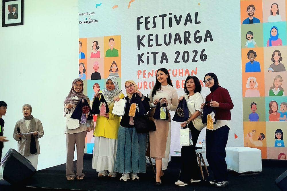Sesi foto bersama Zivanna Letisha, Ramanda Salsa, Elwina Wilianto (Ibun), dan Wahyuni Sahara dalam acara Festival Keluarga Kita 2026