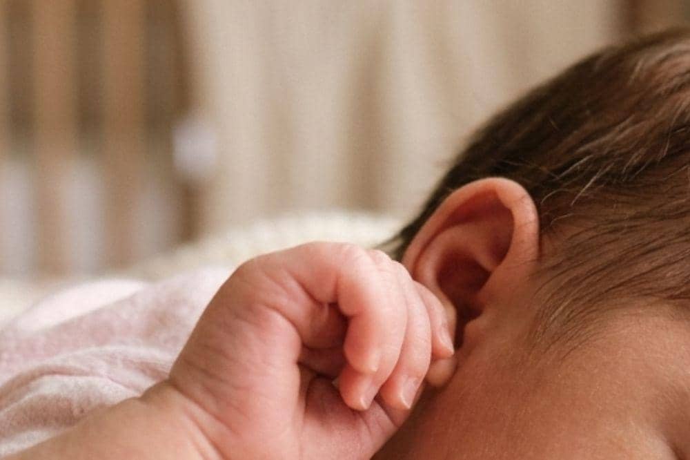 Meningkatkan risiko infeksi telinga
