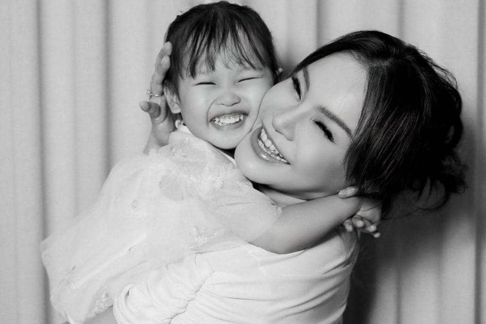 rossa bersama putrinya raina