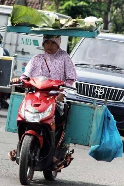 7 Meme Ibu-Ibu Multitasking, Relate dan Penuh Perjuangan