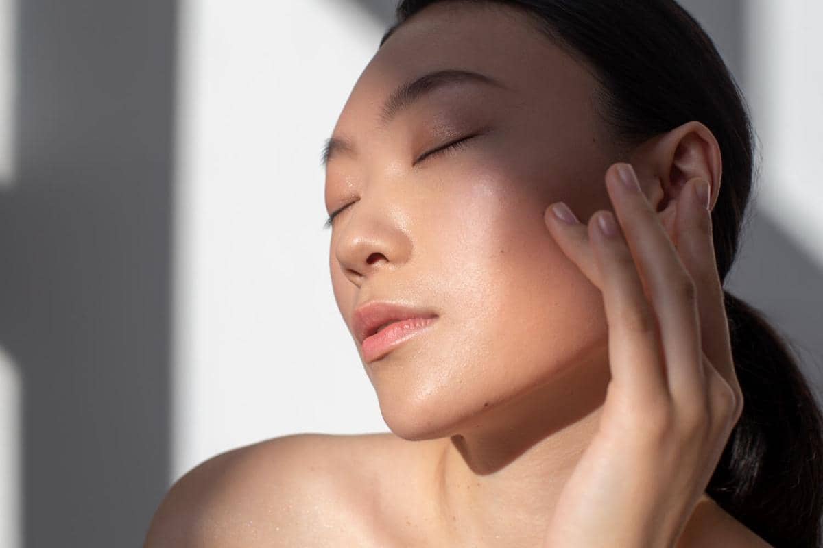 ilustrasi glowing skin, kulit wajah sehat, healthy skin