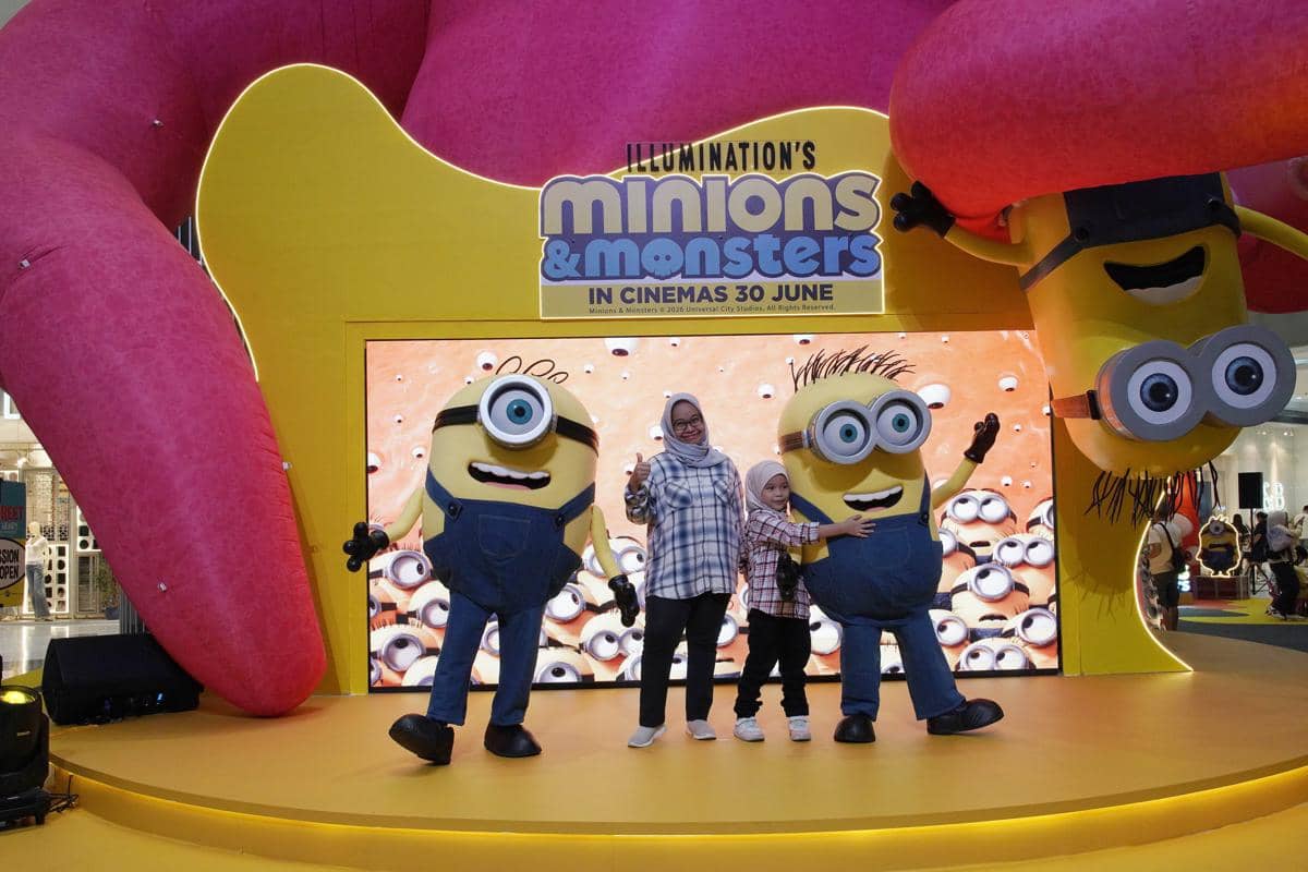 Mengajak keluarga menjelajahi dunia Minions & Monsters yang penuh petualangan 