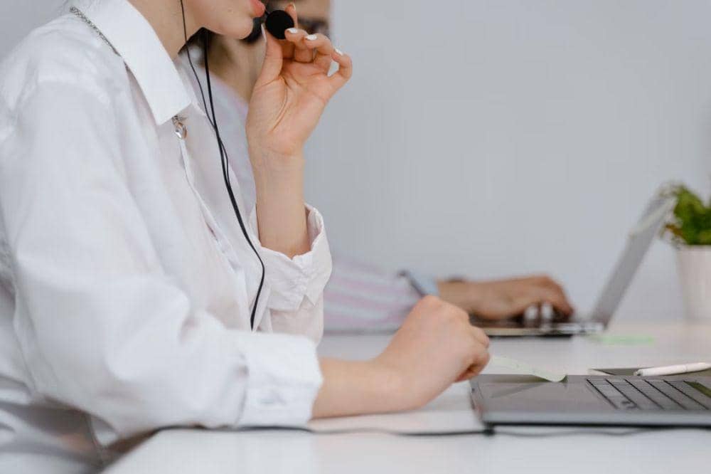 Customer service atau call center