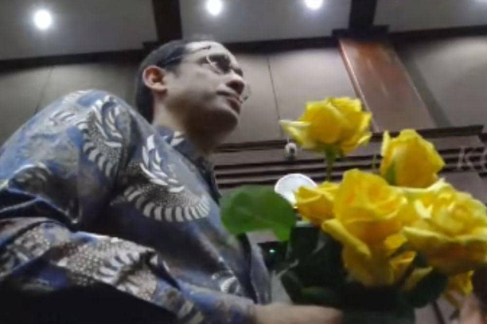5 Makna Mawar Kuning untuk Nadiem Makarim, Simbol Dukungan Terdekat