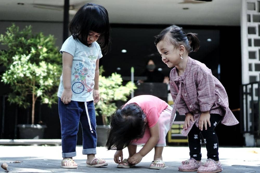 penyebab anak sering bangun tengah malam karena aktivitas yang berlebih
