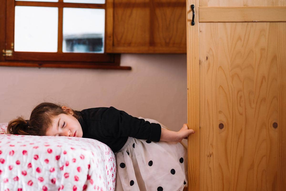 Penyebab anak sering bangun tengah malam karena regresi tidur