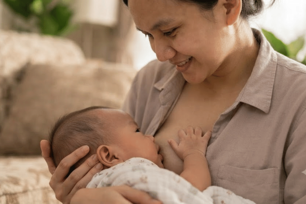 Merangsang bayi dengan tetesan ASI