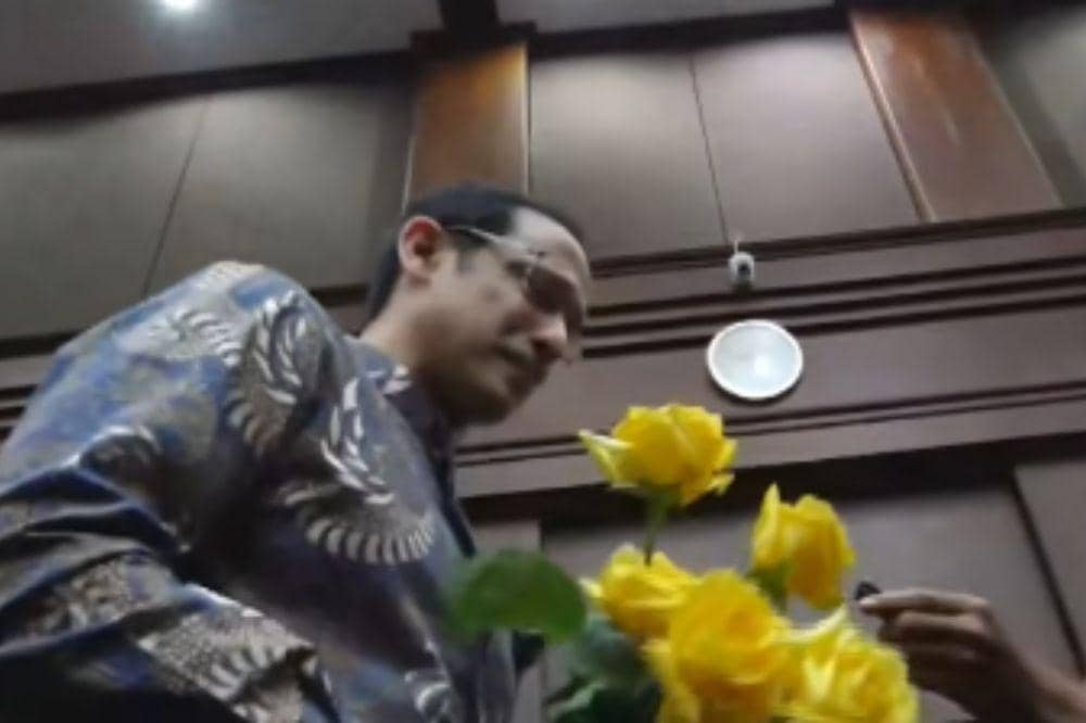 mawar kuning nadiem makarim
