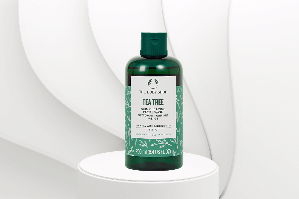 The Body Shop – Tea Tree Skin Clearing Facial Wash 
