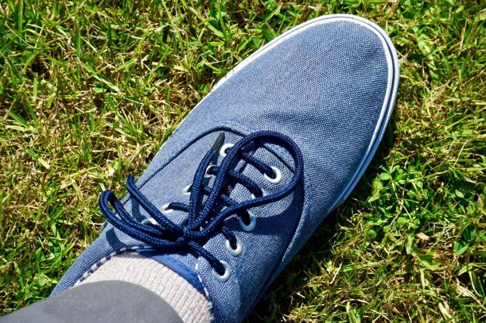 5 Ciri Kepribadian Orang Dilihat dari Cara Mengikat Tali Sepatu