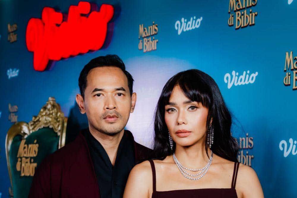 Oka Antara dan Adinia Wirasti Reuni di Series Manis di Bibir