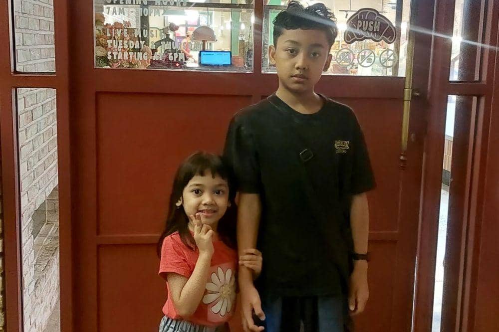 kakak adik korban kebakaran surabaya