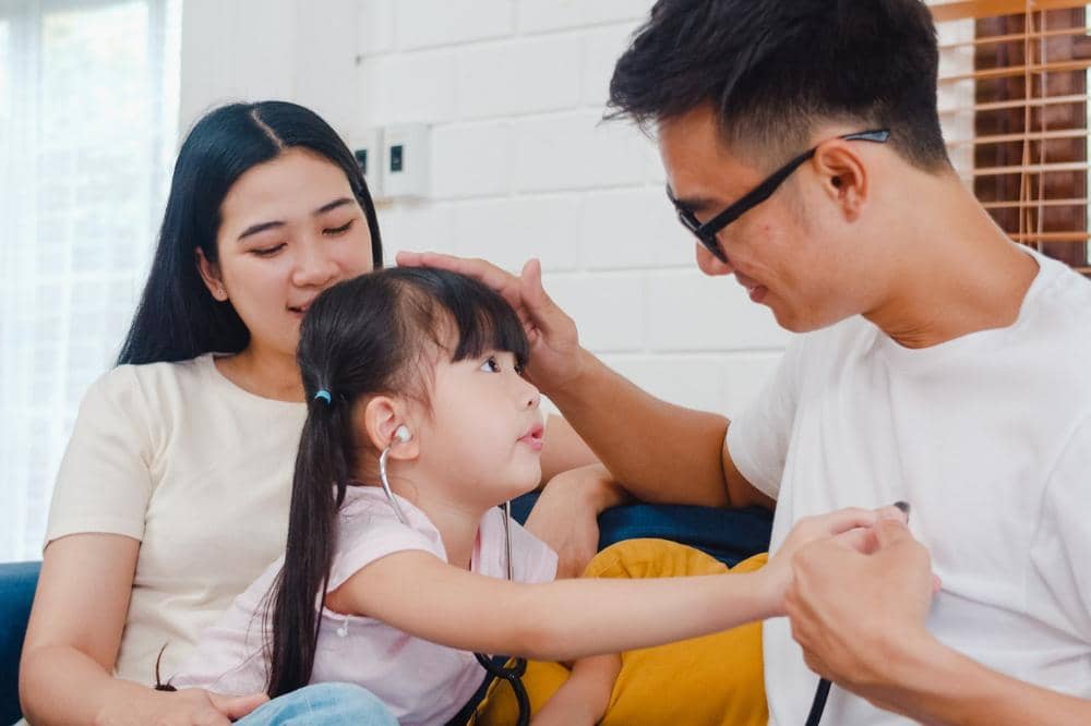 Anak bermain peran bantu komunikasi bersama orangtua