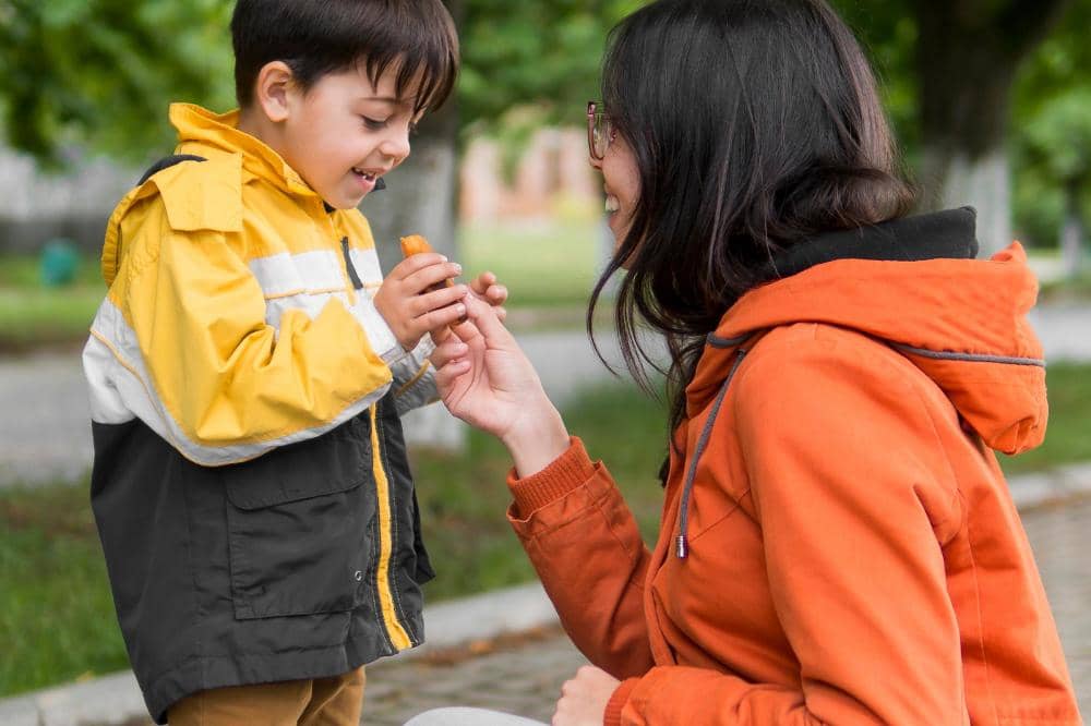 Tanda child grooming beri perhatian khusus untuk anak