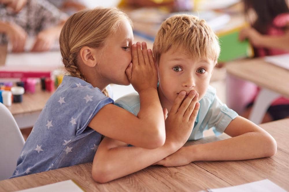 Tanda child grooming simpan rahasia dari orangtua