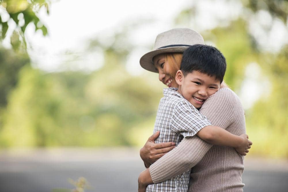 Tanda child grooming pelaku dipercaya anak